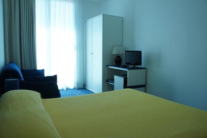 Hotel Myriam Lignano Sabbiadoro Bagian luar foto