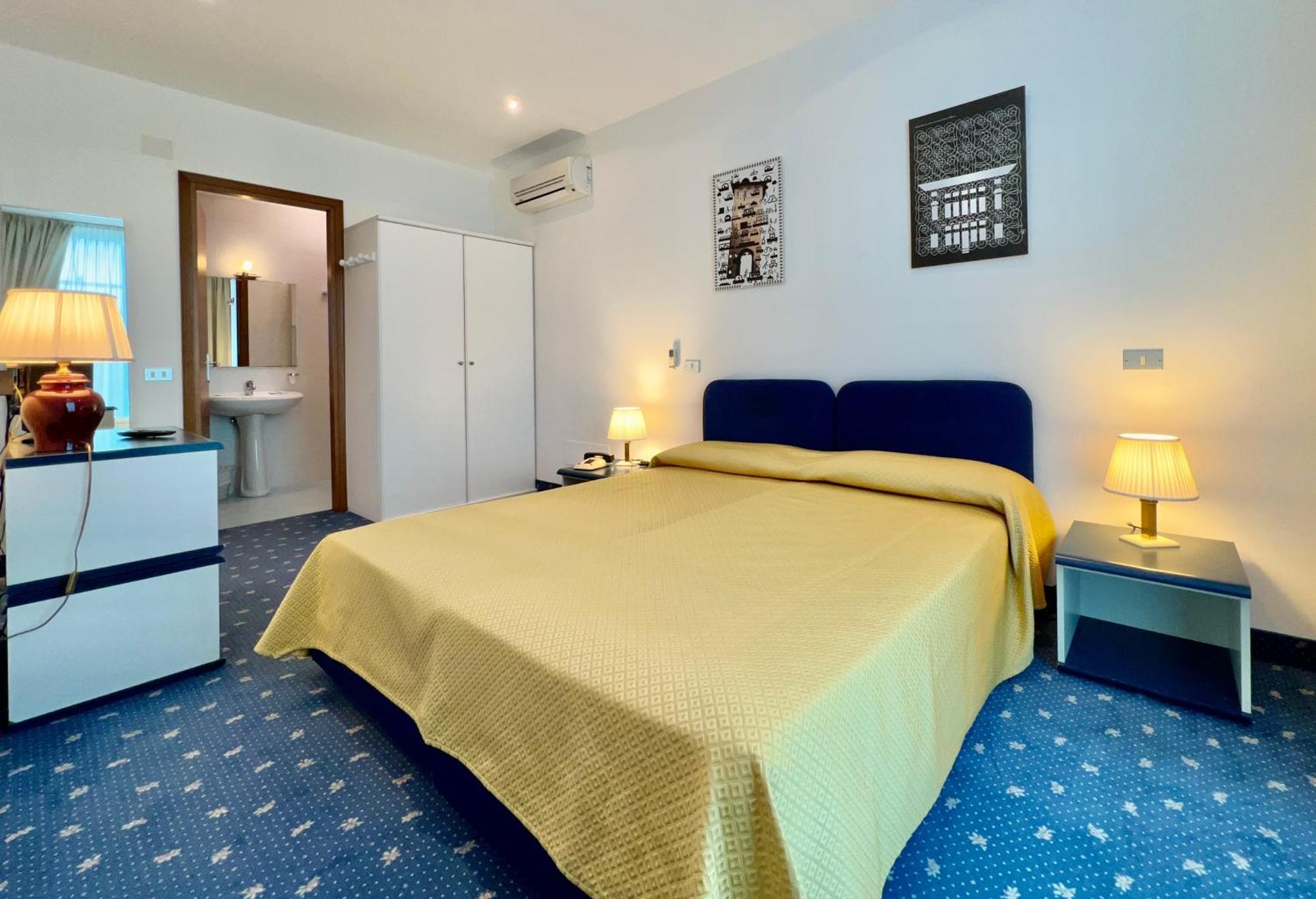 Hotel Myriam Lignano Sabbiadoro Bagian luar foto