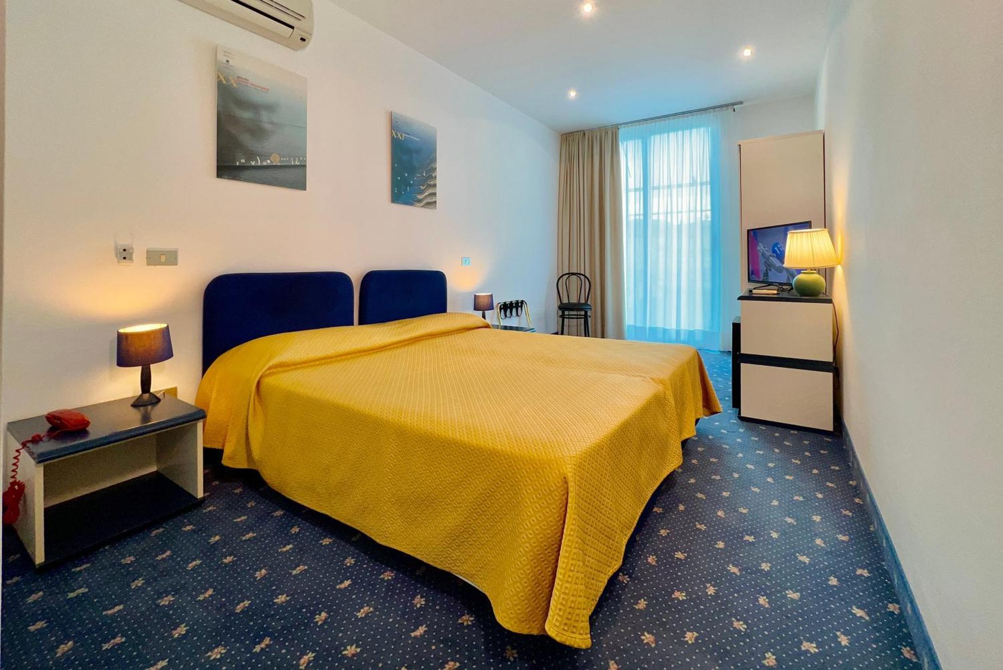 Hotel Myriam Lignano Sabbiadoro Bagian luar foto