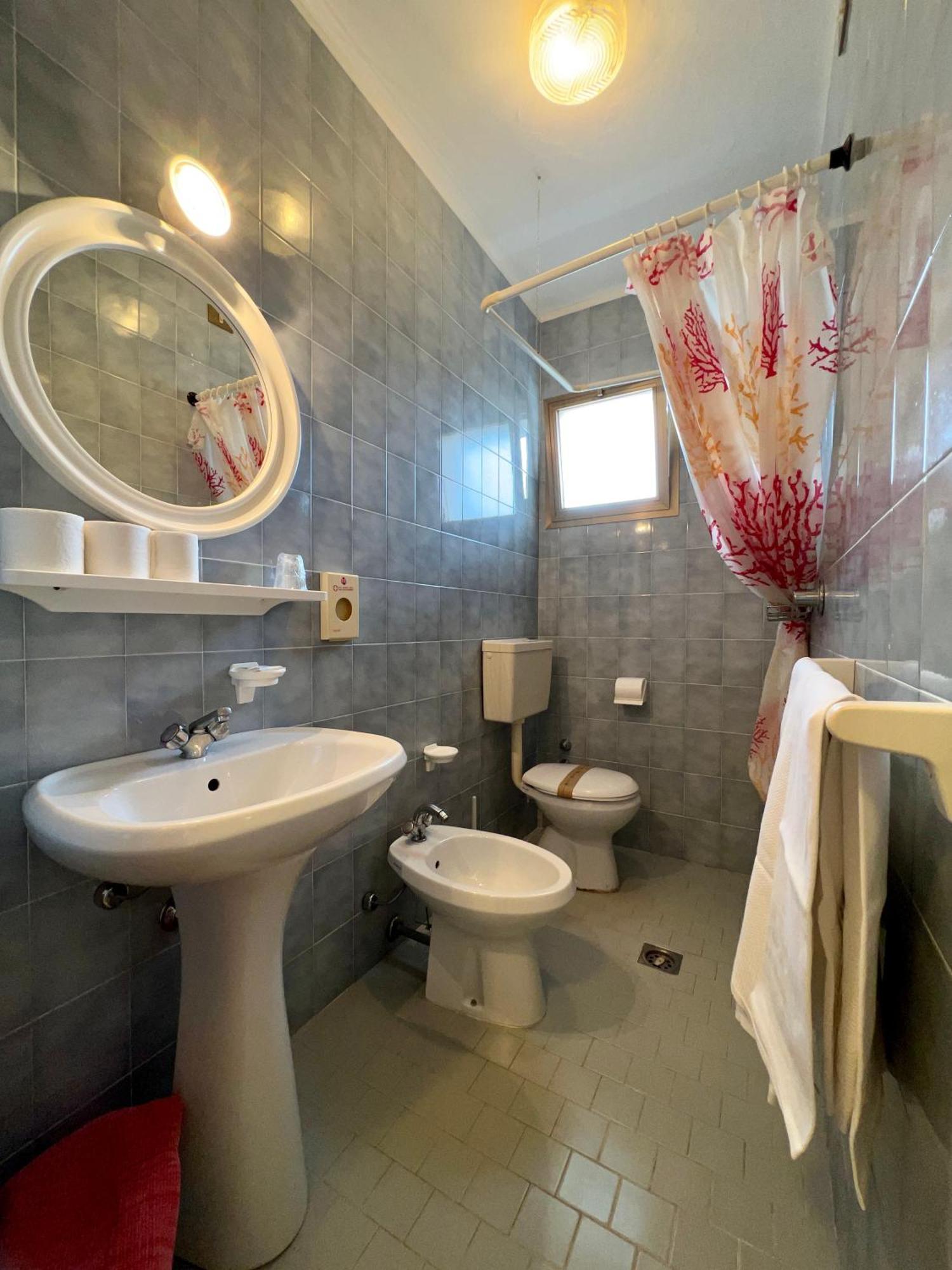 Hotel Myriam Lignano Sabbiadoro Bagian luar foto