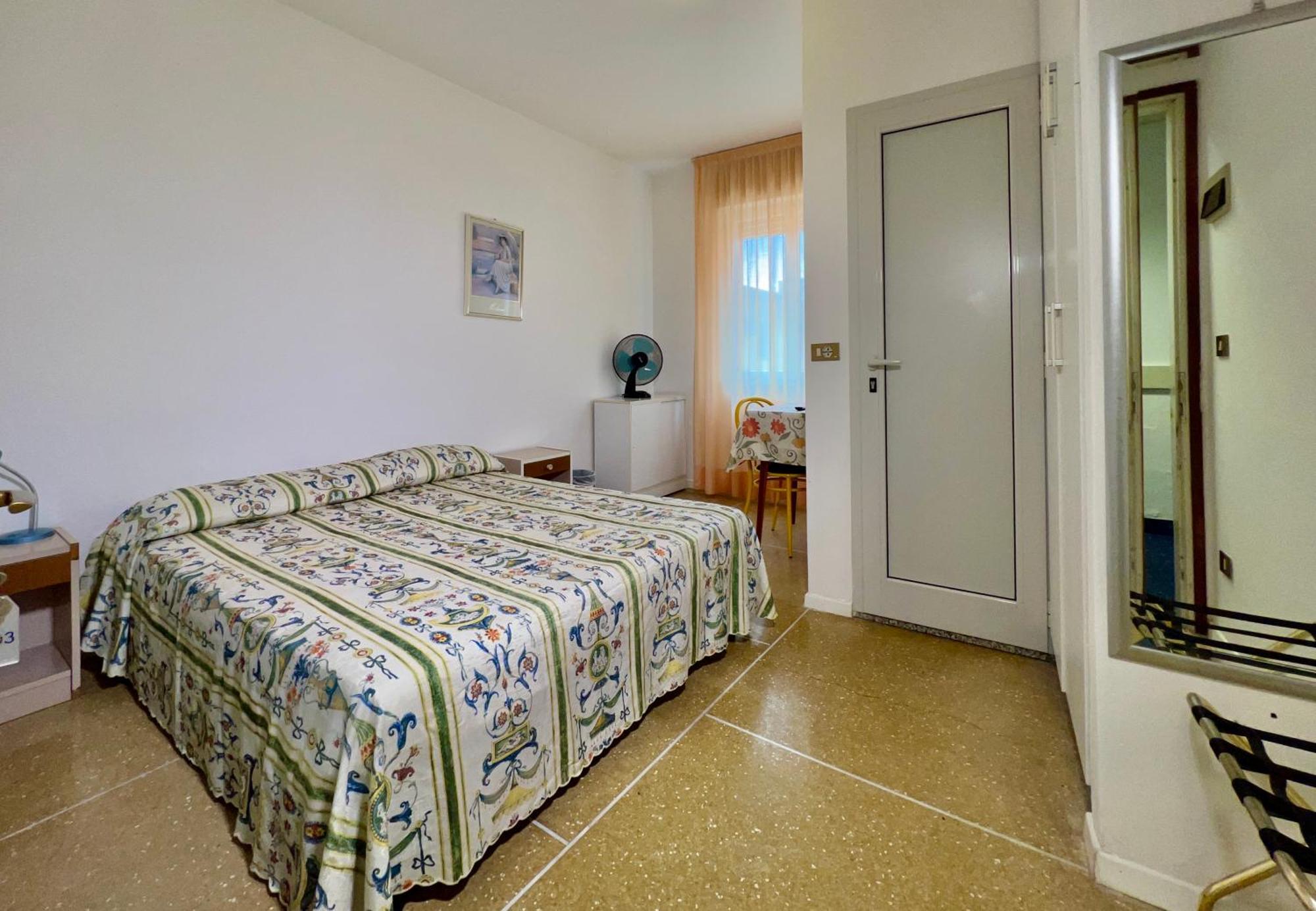 Hotel Myriam Lignano Sabbiadoro Bagian luar foto
