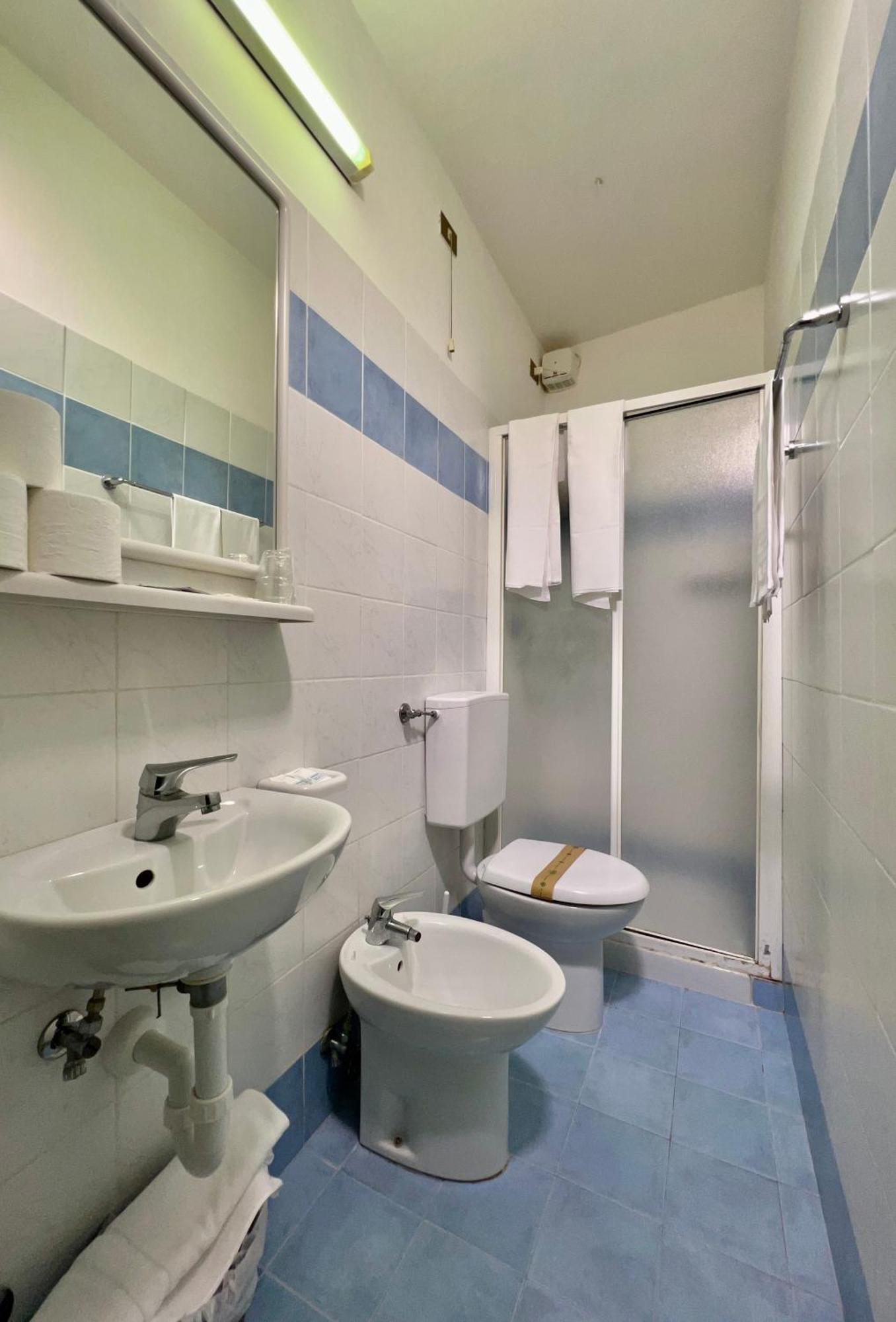 Hotel Myriam Lignano Sabbiadoro Bagian luar foto