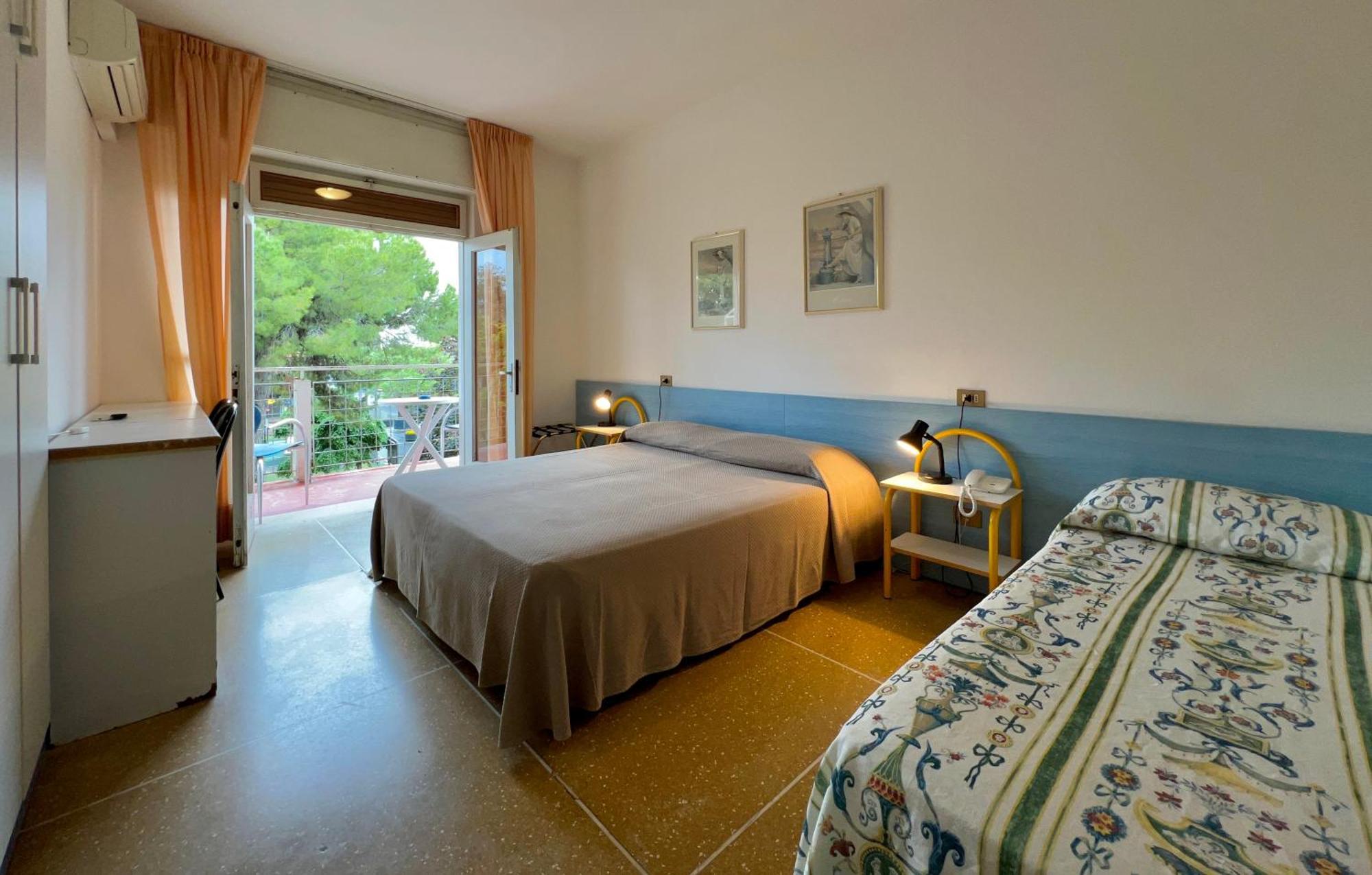 Hotel Myriam Lignano Sabbiadoro Bagian luar foto