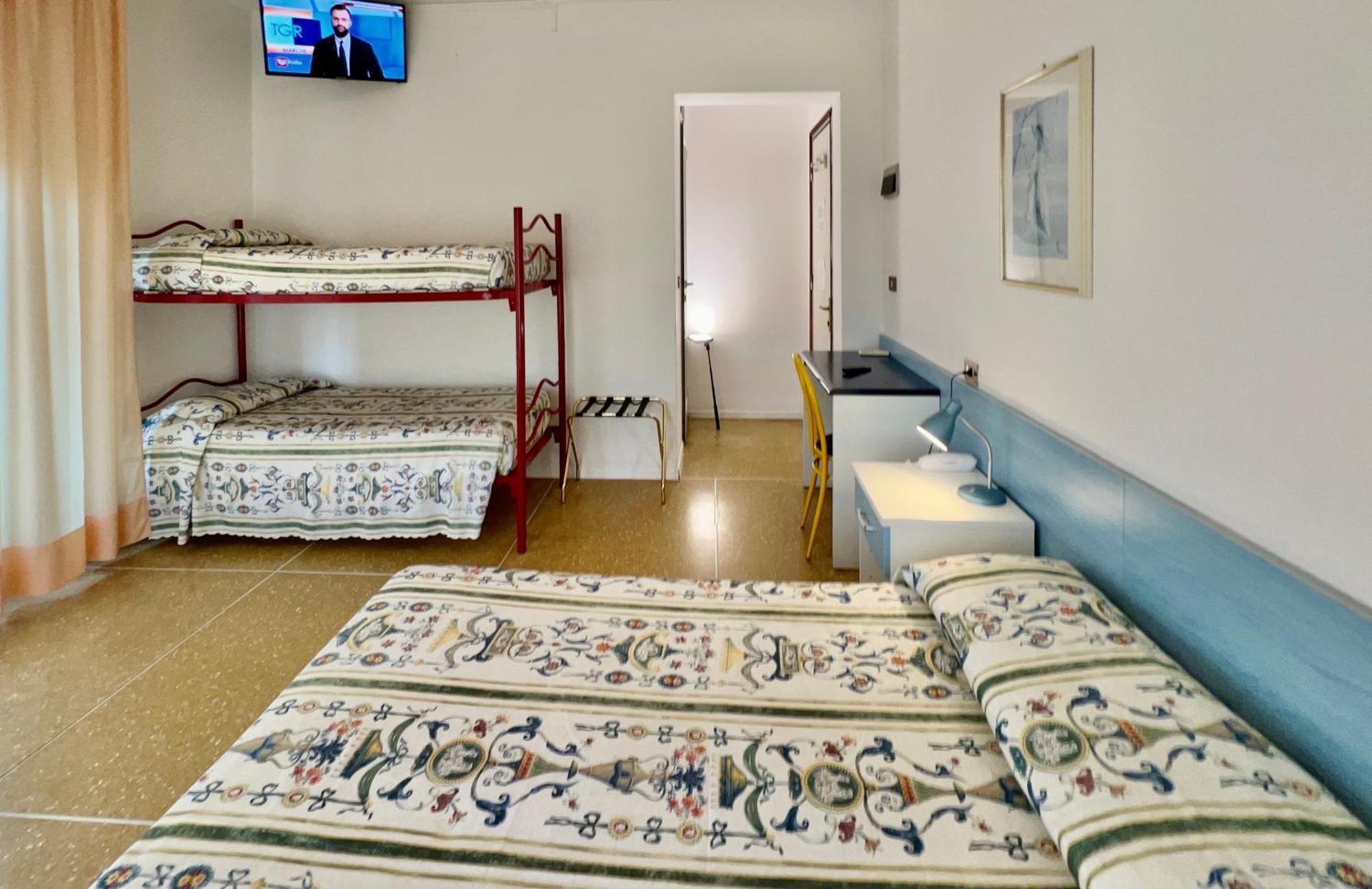 Hotel Myriam Lignano Sabbiadoro Bagian luar foto