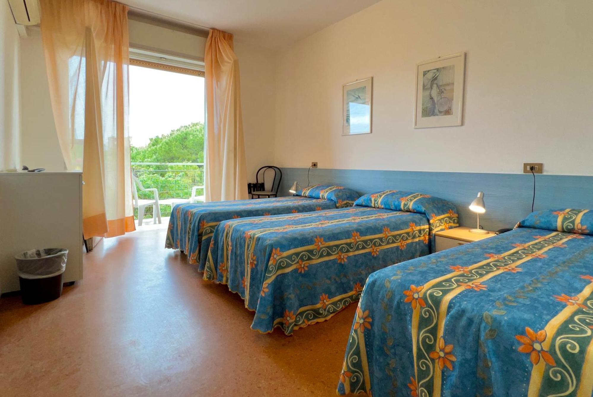 Hotel Myriam Lignano Sabbiadoro Bagian luar foto
