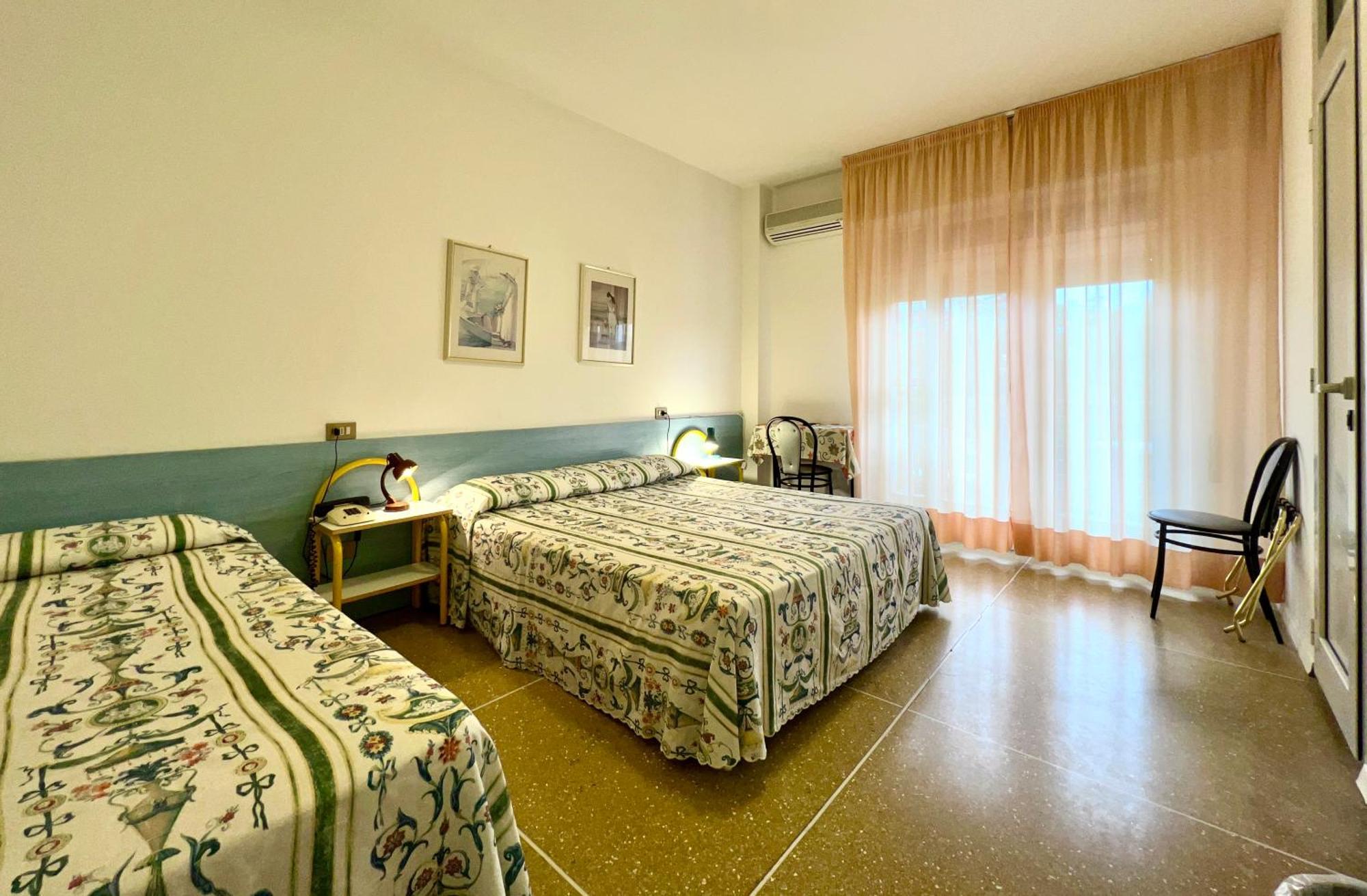 Hotel Myriam Lignano Sabbiadoro Bagian luar foto