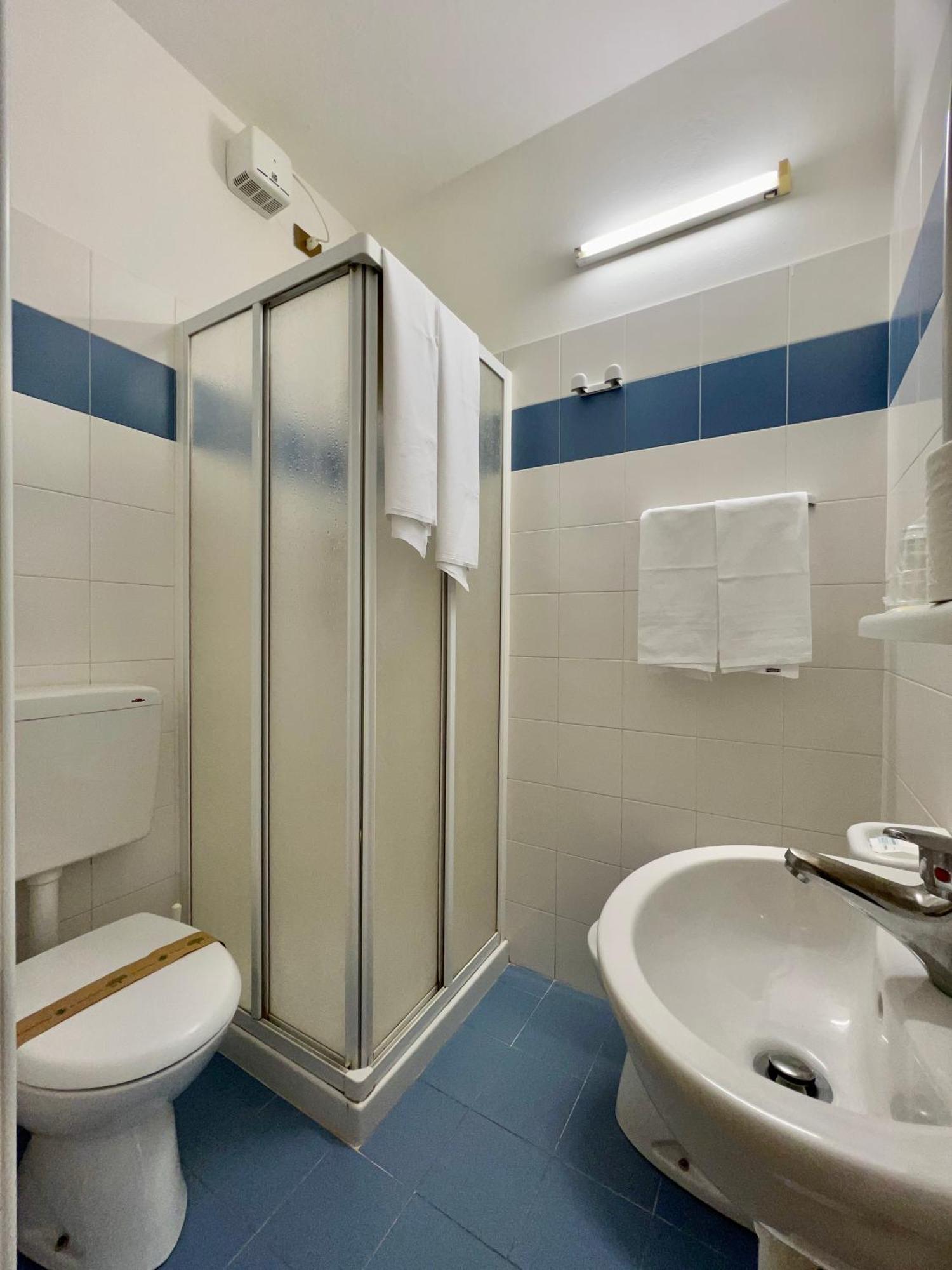 Hotel Myriam Lignano Sabbiadoro Bagian luar foto