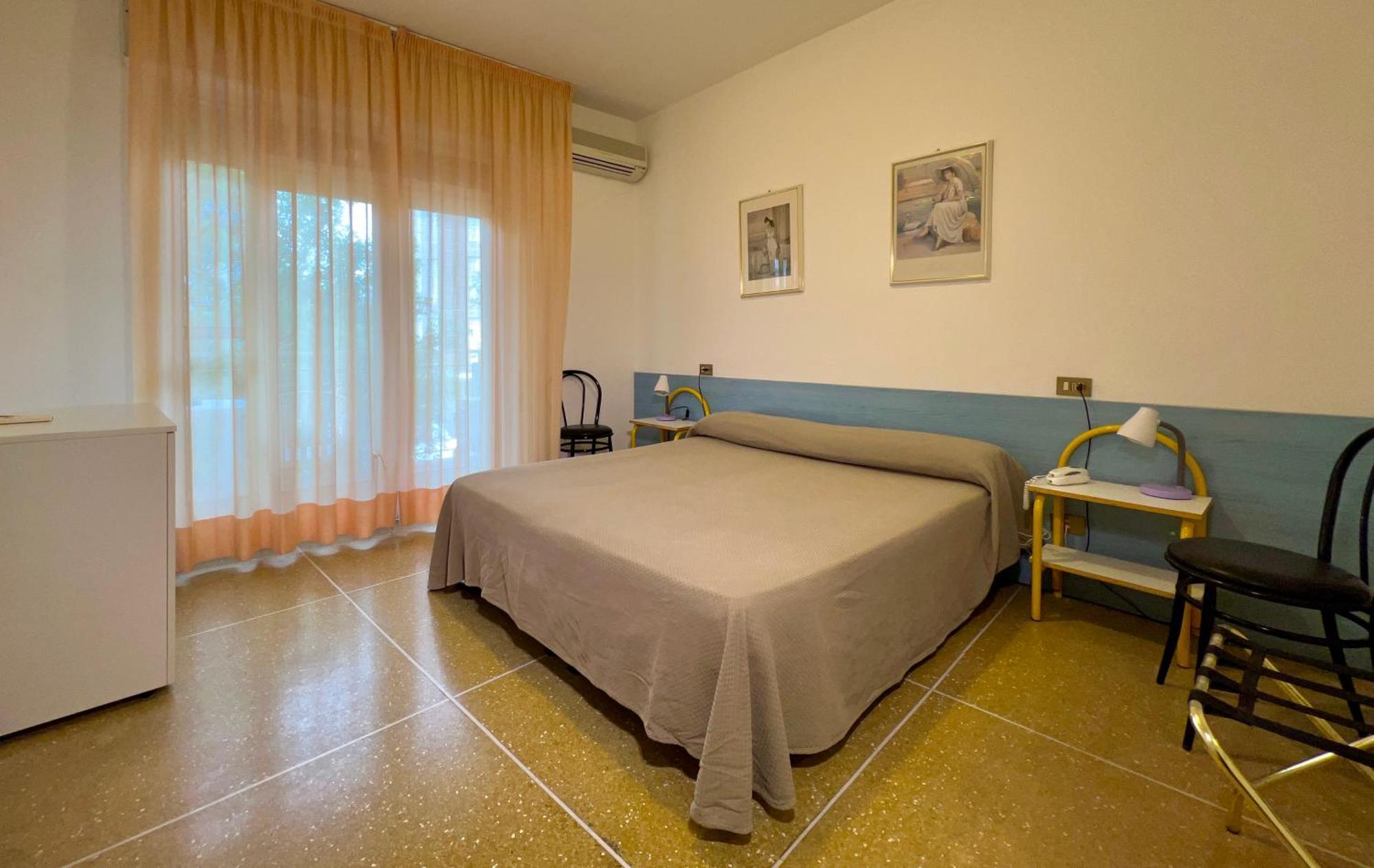 Hotel Myriam Lignano Sabbiadoro Bagian luar foto