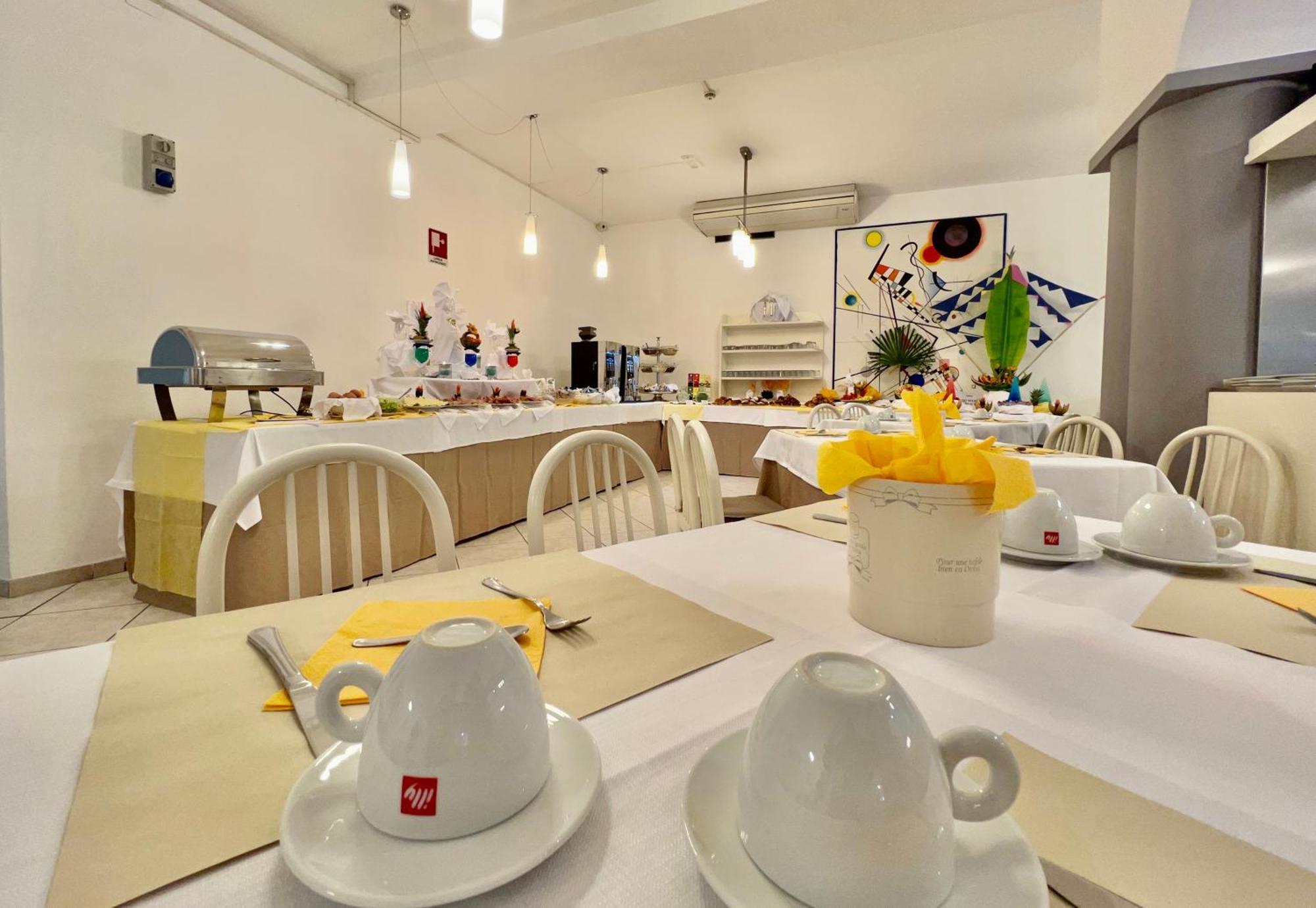 Hotel Myriam Lignano Sabbiadoro Bagian luar foto