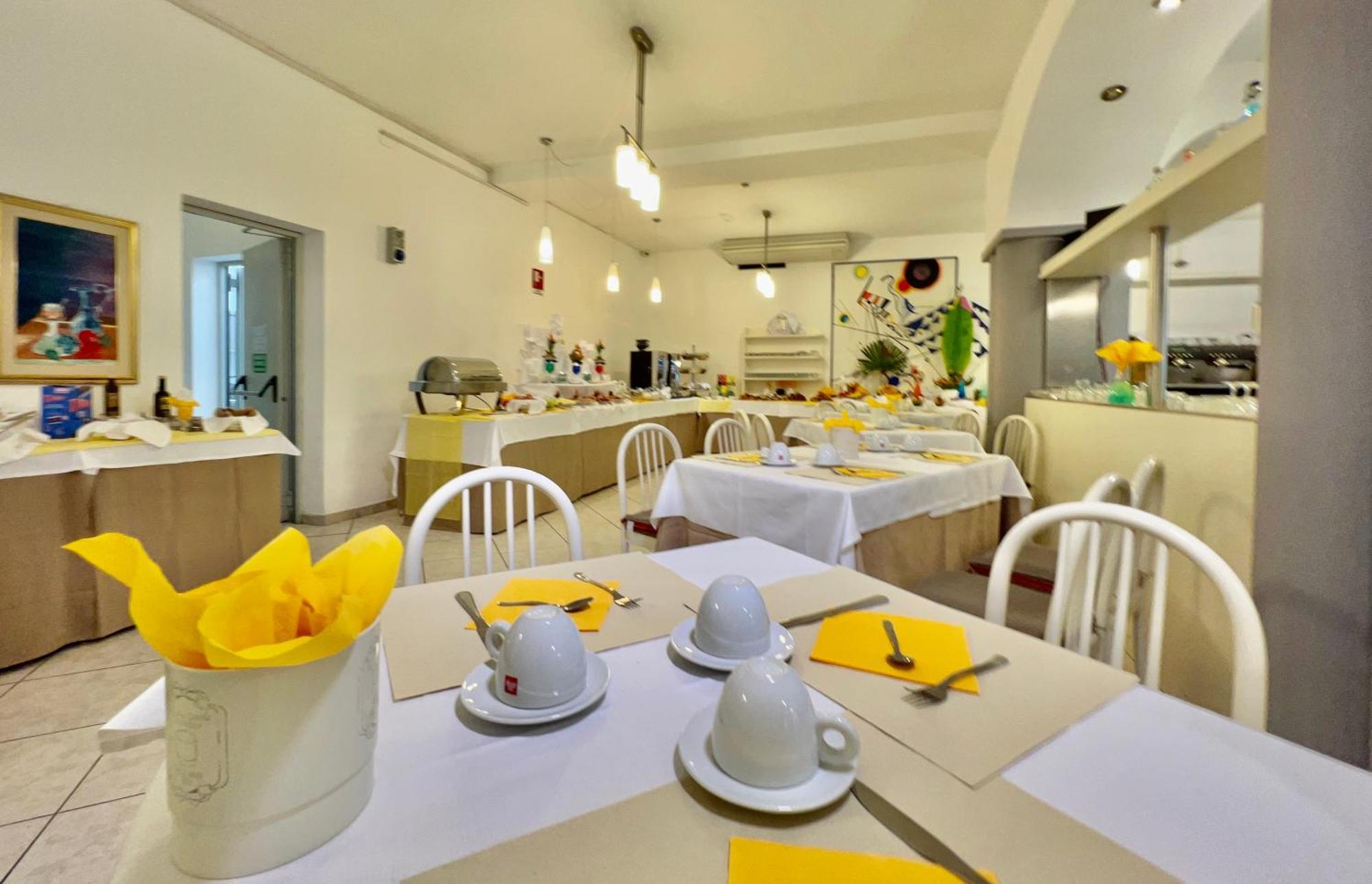 Hotel Myriam Lignano Sabbiadoro Bagian luar foto