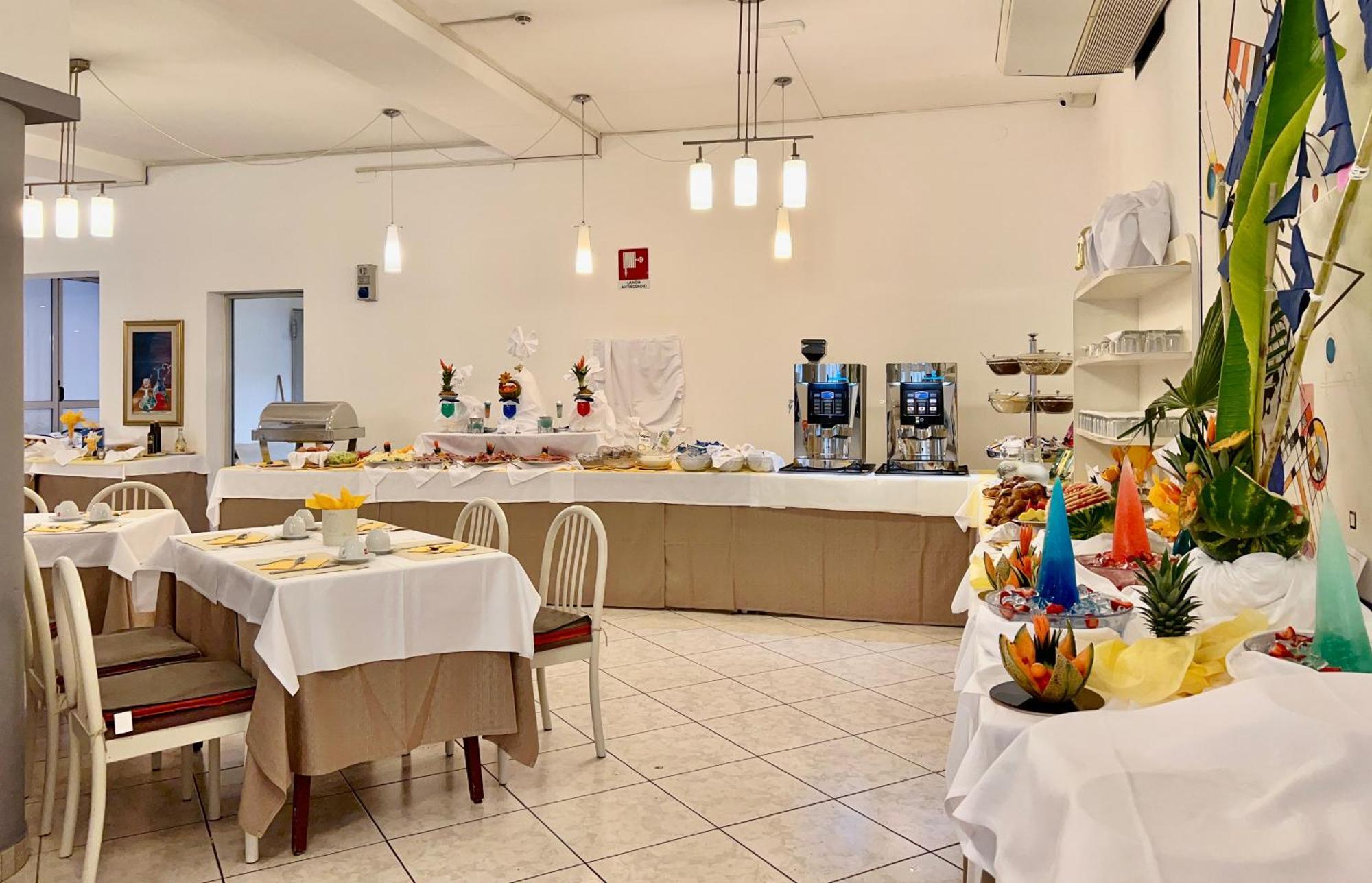 Hotel Myriam Lignano Sabbiadoro Bagian luar foto