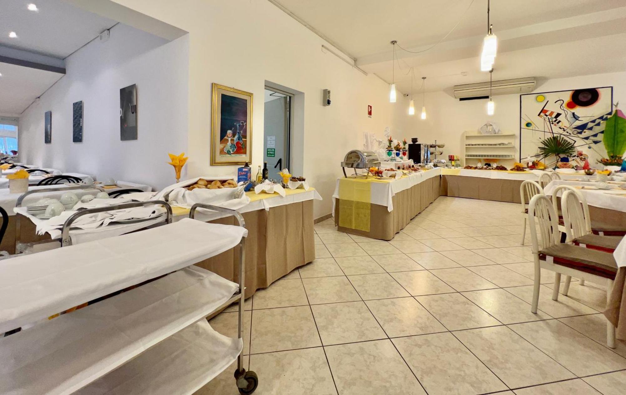 Hotel Myriam Lignano Sabbiadoro Bagian luar foto