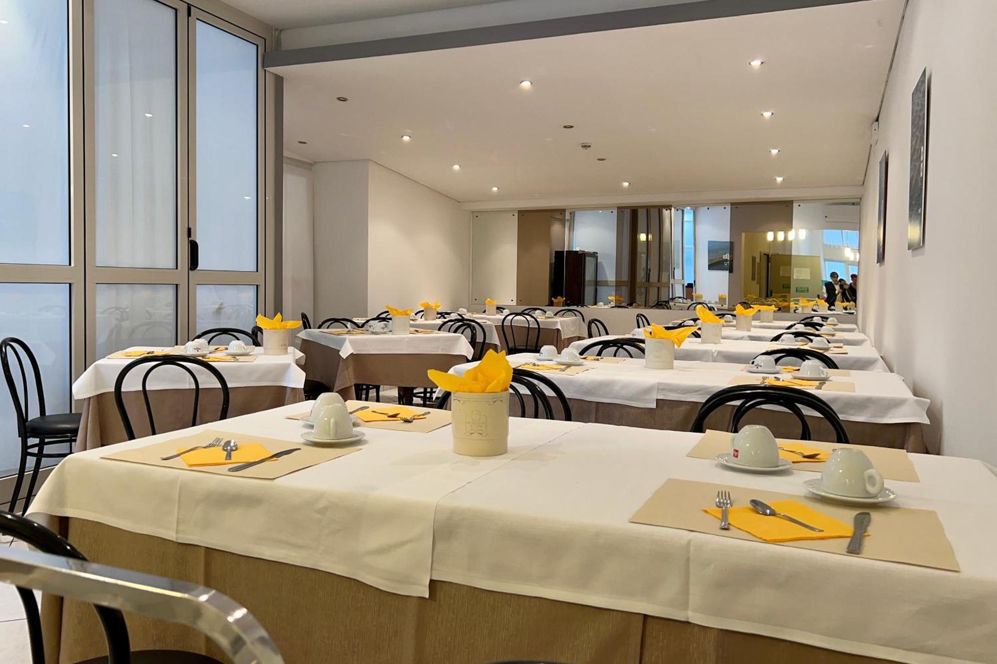 Hotel Myriam Lignano Sabbiadoro Bagian luar foto