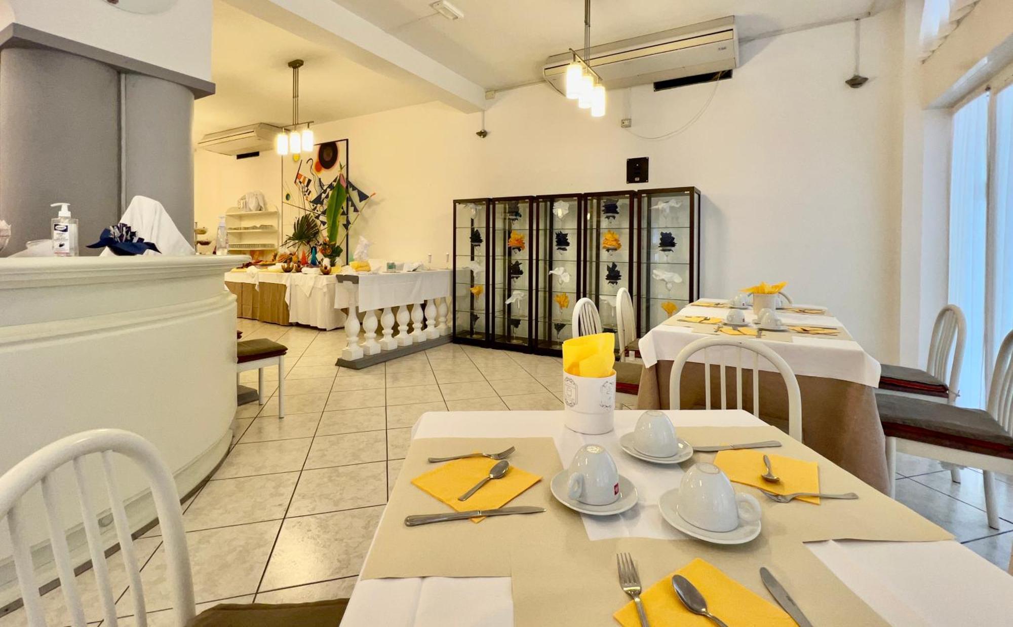 Hotel Myriam Lignano Sabbiadoro Bagian luar foto