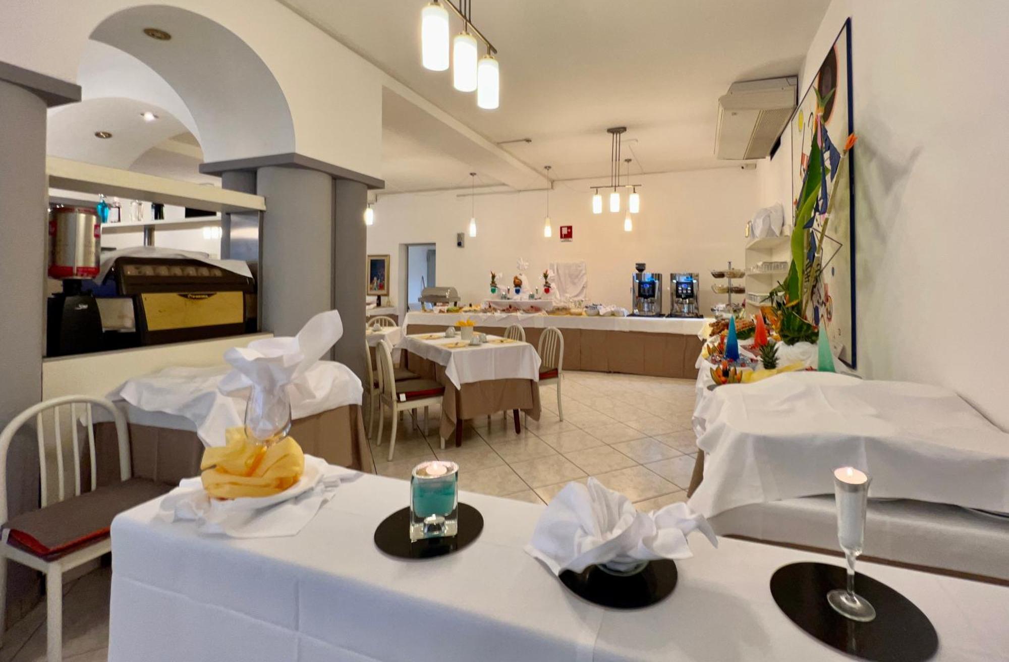 Hotel Myriam Lignano Sabbiadoro Bagian luar foto
