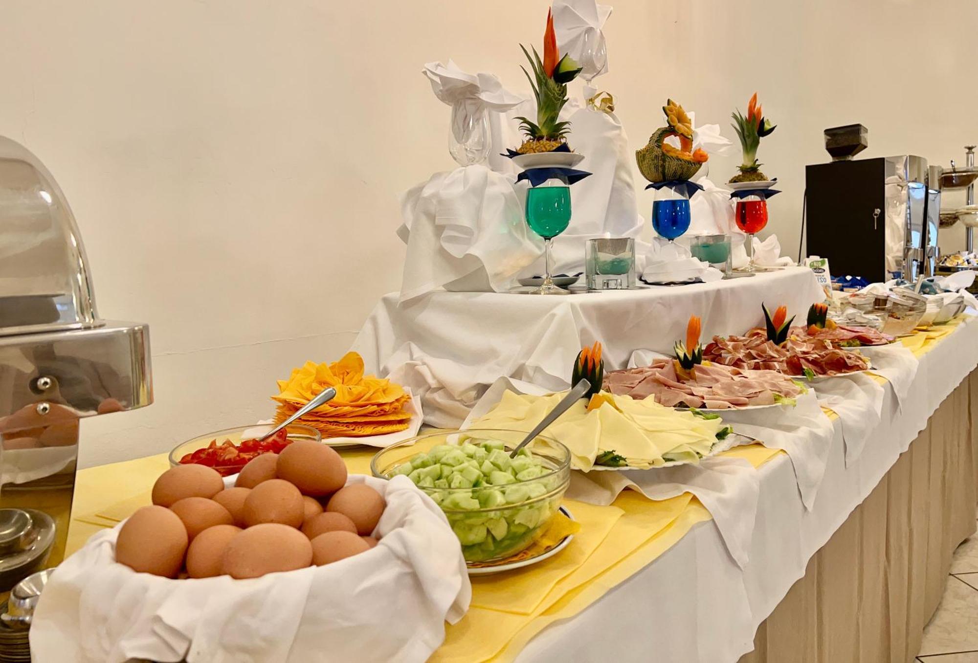 Hotel Myriam Lignano Sabbiadoro Bagian luar foto