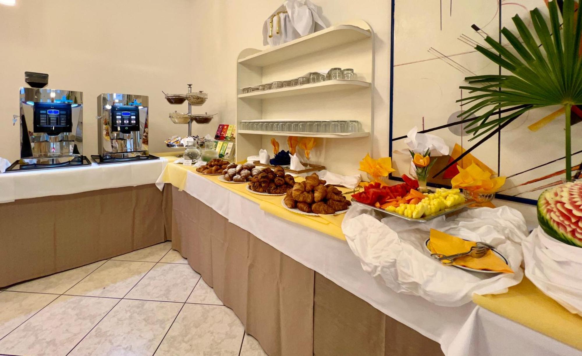 Hotel Myriam Lignano Sabbiadoro Bagian luar foto