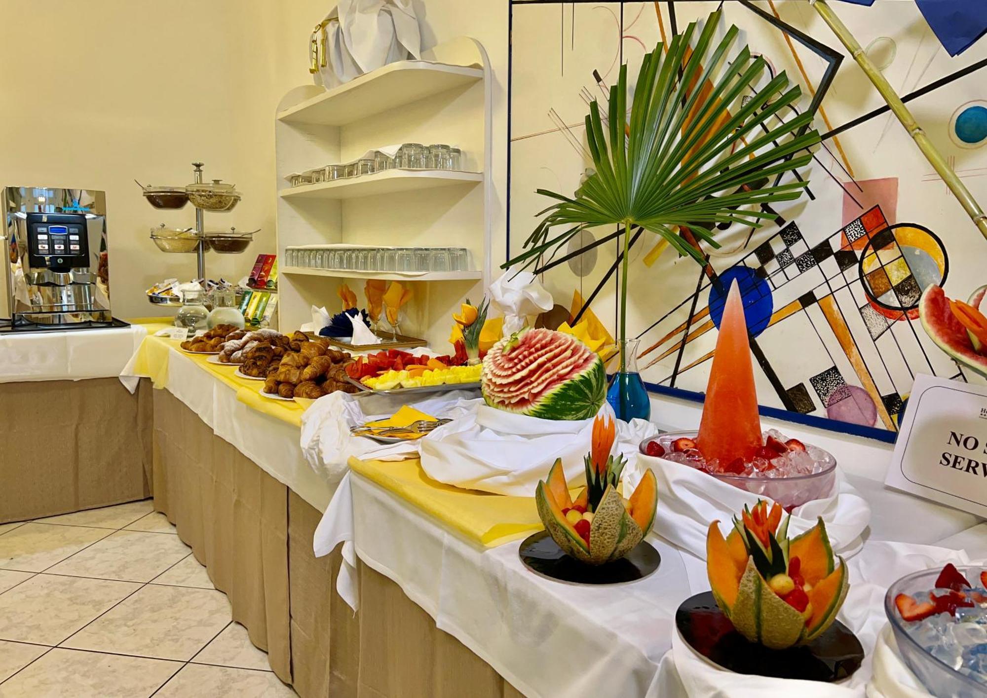 Hotel Myriam Lignano Sabbiadoro Bagian luar foto