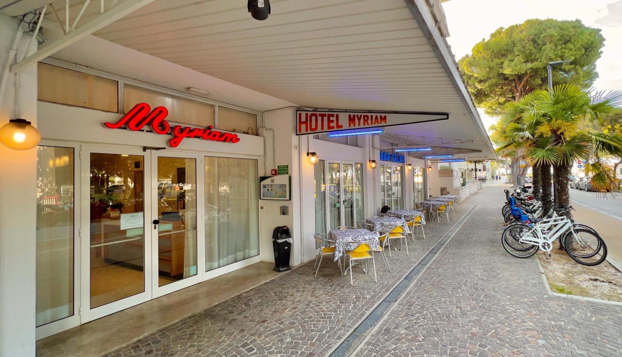 Hotel Myriam Lignano Sabbiadoro Bagian luar foto
