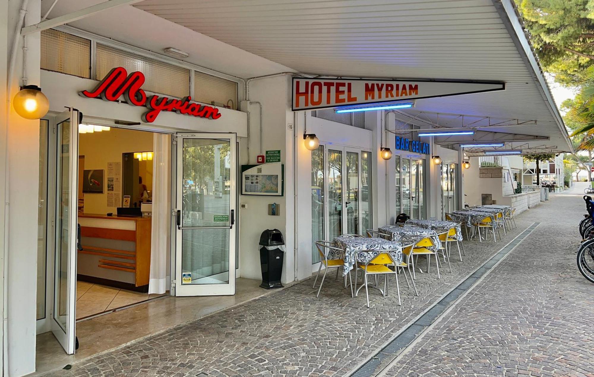 Hotel Myriam Lignano Sabbiadoro Bagian luar foto