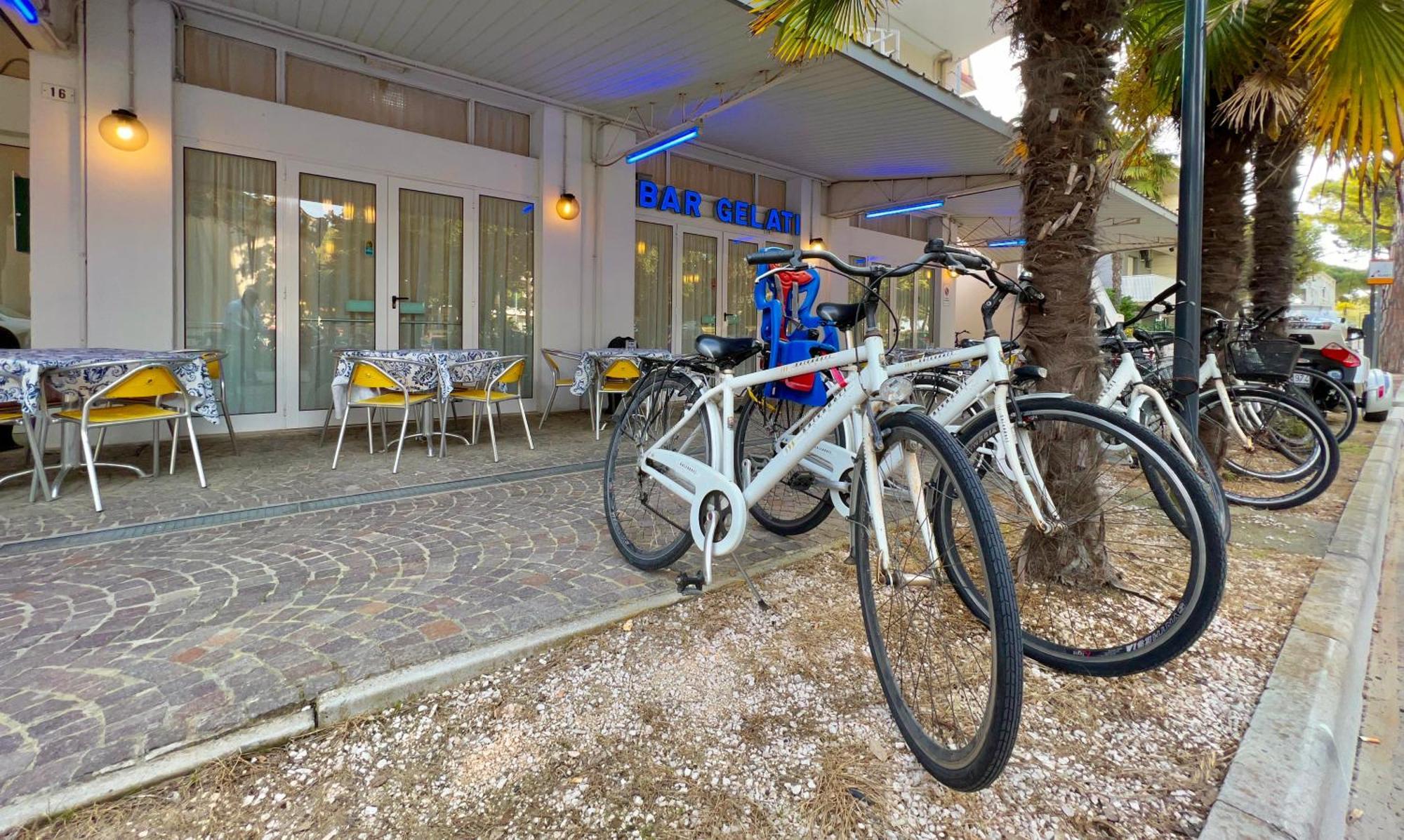 Hotel Myriam Lignano Sabbiadoro Bagian luar foto